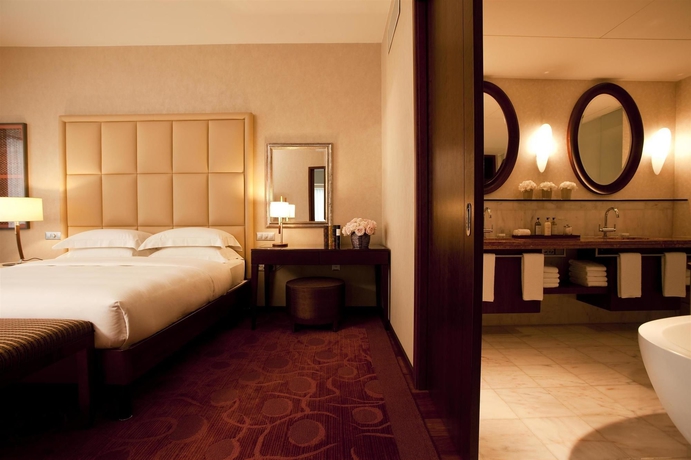 Imagen de la habitación del Hotel Park Hyatt Zurich. Foto 8