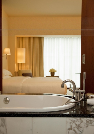 Imagen de la habitación del Hotel Park Hyatt Zurich. Foto 9