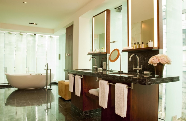 Imagen de la habitación del Hotel Park Hyatt Zurich. Foto 11