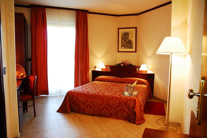 Imagen de la habitación del Hotel Park Imperatore Adriano. Foto 12