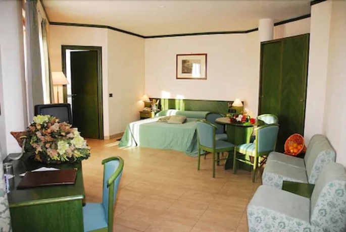 Imagen de la habitación del Hotel Park Imperatore Adriano. Foto 15