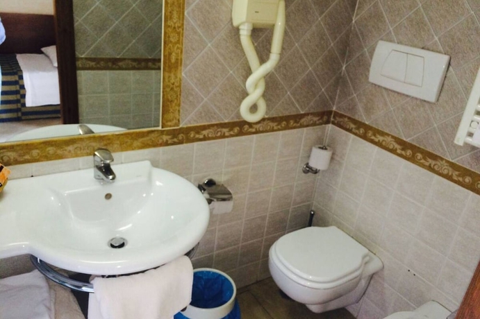 Imagen de la habitación del Hotel Park Imperatore Adriano. Foto 17