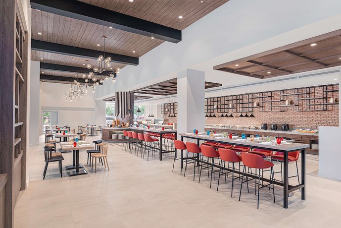 Imagen del bar/restaurante del Hotel Park Inn By Radisson Bacolod. Foto 4
