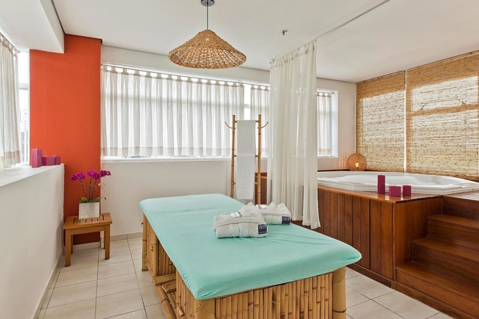 Imagen de la piscina del Hotel Park Inn By Radisson Berrini. Foto 14