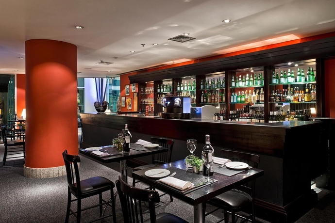 Imagen del bar/restaurante del Hotel Park Inn By Radisson Berrini. Foto 3