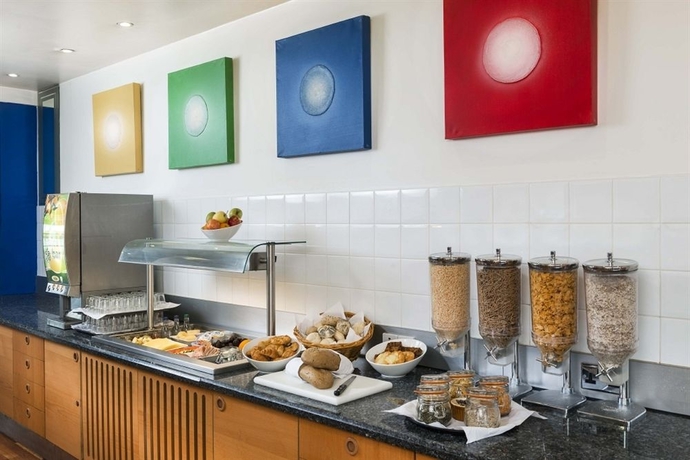 Imagen del bar/restaurante del Hotel Park Inn By Radisson Birmingham Walsall. Foto 4