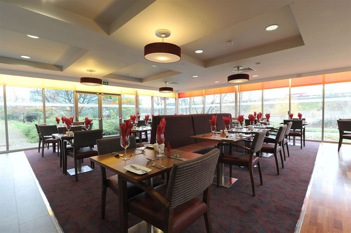 Imagen del bar/restaurante del Hotel Park Inn By Radisson Birmingham Walsall. Foto 6