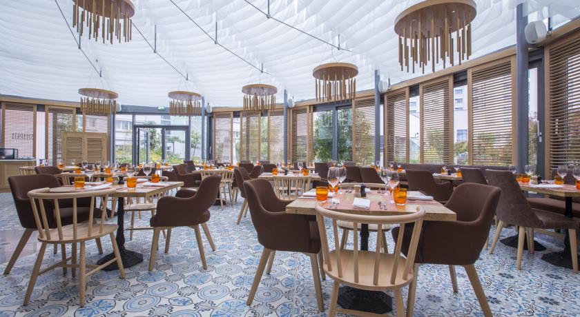 Imagen del bar/restaurante del Hotel Park Inn By Radisson Bucharest and Residence. Foto 3