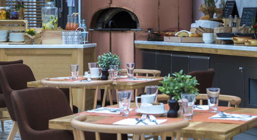 Imagen del bar/restaurante del Hotel Park Inn By Radisson Bucharest and Residence. Foto 6