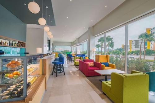 Imagen del bar/restaurante del Hotel Park Inn By Radisson Clark. Foto 7