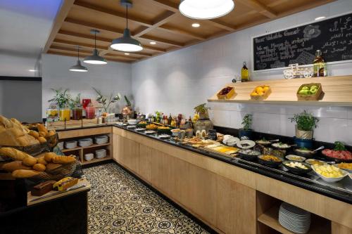 Imagen del bar/restaurante del Hotel Park Inn By Radisson Dammam. Foto 7