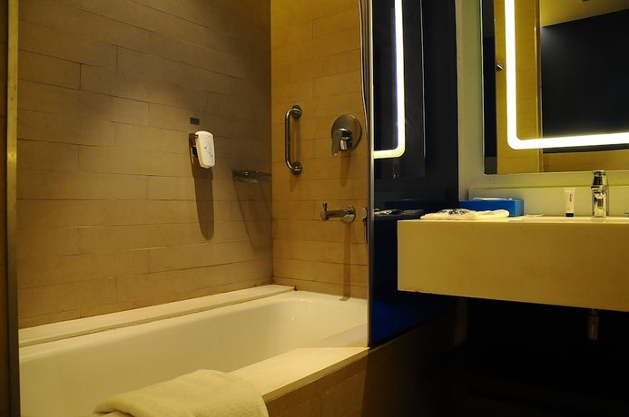 Imagen de la habitación del Hotel Park Inn By Radisson Gurgaon Bilaspur. Foto 14