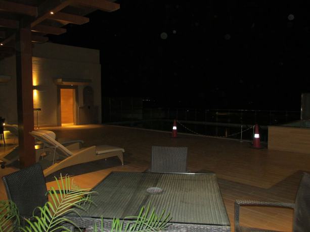 Imagen de la piscina del Hotel Park Inn By Radisson Gurgaon Bilaspur. Foto 19