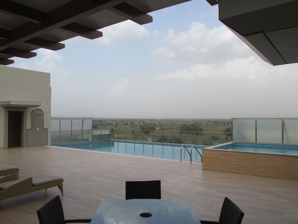 Imagen de la piscina del Hotel Park Inn By Radisson Gurgaon Bilaspur. Foto 20