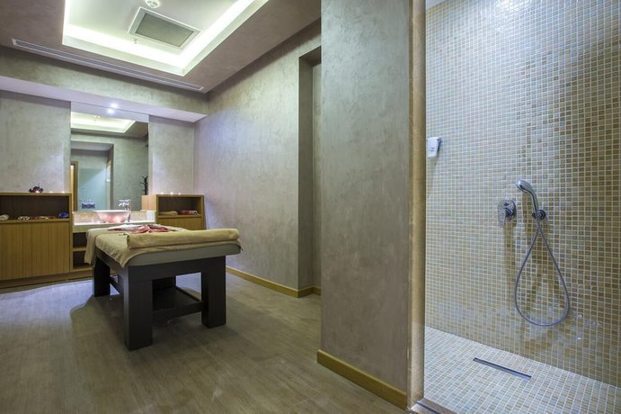 Imagen de la piscina del Hotel Park Inn By Radisson Istanbul Ataturk Airport. Foto 20