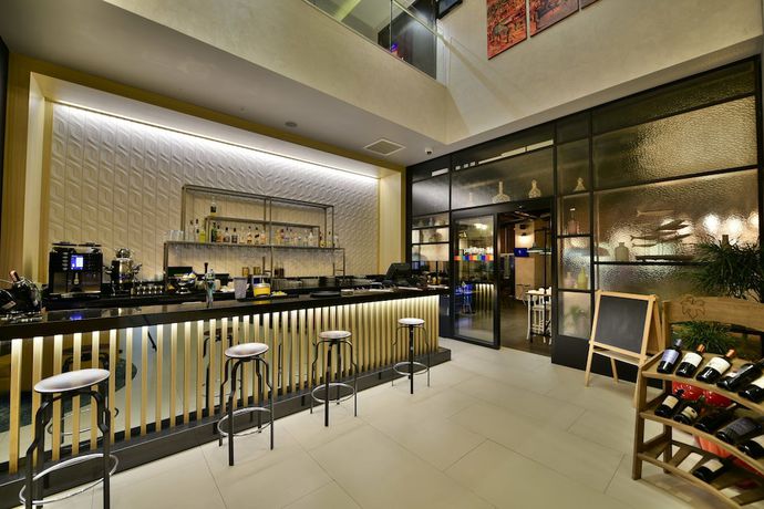 Imagen del bar/restaurante del Hotel Park Inn By Radisson Istanbul Ataturk Airport. Foto 6