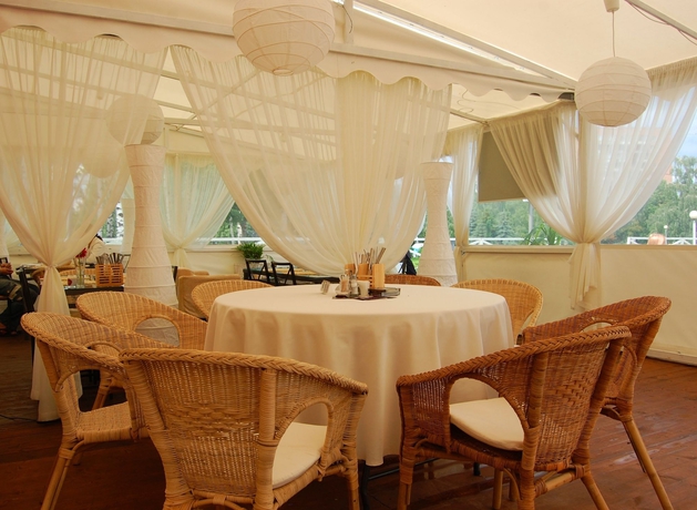 Imagen del bar/restaurante del Hotel Park Inn By Radisson Izhevsk. Foto 5