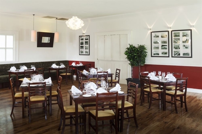 Imagen del bar/restaurante del Hotel Park Inn By Radisson Shannon Airport. Foto 3