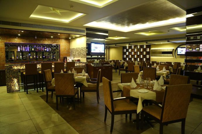 Imagen del bar/restaurante del Hotel Park Inn, Chandigarh. Foto 6