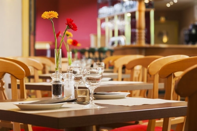 Imagen del bar/restaurante del Hotel Park Inn Munich East. Foto 3