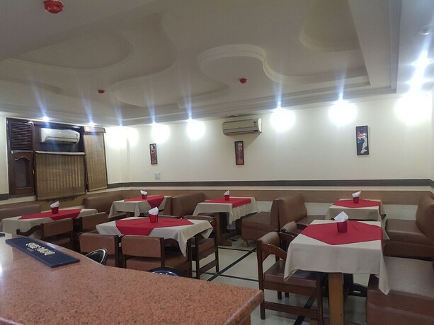 Imagen del bar/restaurante del Hotel Park Inn, Parwanoo. Foto 10