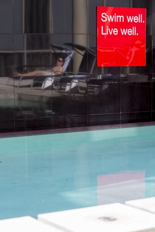 Imagen de la piscina del Hotel Park Inn Sandton. Foto 15