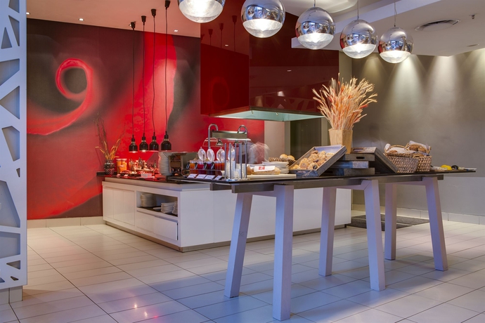 Imagen del bar/restaurante del Hotel Park Inn Sandton. Foto 3