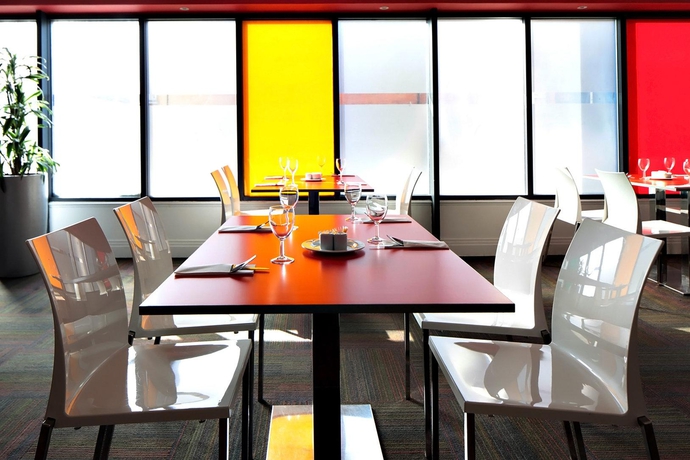 Imagen del bar/restaurante del Hotel Park Inn Watford. Foto 3