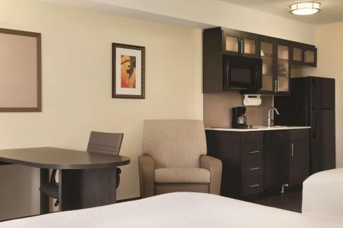 Imagen de la habitación del Hotel Park Inn by Radisson, Calgary Airport North, AB. Foto 19