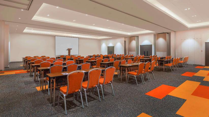 Imagen de los interiores del Hotel Park Inn by Radisson Iloilo. Foto 16