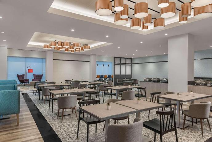 Imagen del bar/restaurante del Hotel Park Inn by Radisson Iloilo. Foto 4