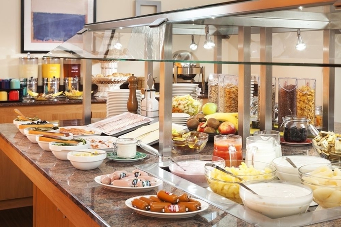 Imagen del bar/restaurante del Hotel Park Inn by Radisson München Frankfurter Ring. Foto 8