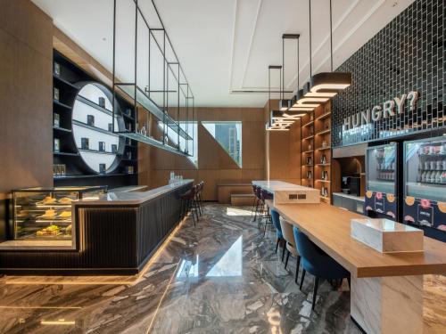 Imagen del bar/restaurante del Hotel Park Inn by Radisson Shanghai Shanghai Middle Jiasong Road Outlets. Foto 11