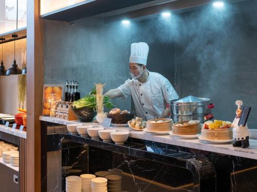 Imagen del bar/restaurante del Hotel Park Inn by Radisson Shanghai Shanghai Middle Jiasong Road Outlets. Foto 12