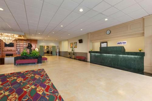 Imagen general del Hotel Park Inn by Radisson Sharon. Foto 3