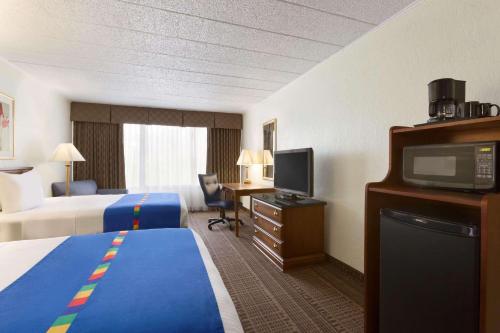 Imagen de la habitación del Hotel Park Inn by Radisson Sharon. Foto 14