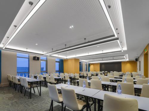 Imagen general del Hotel Park Inn by Radisson Tianjin Jinghai Wanda Plaza. Foto 2