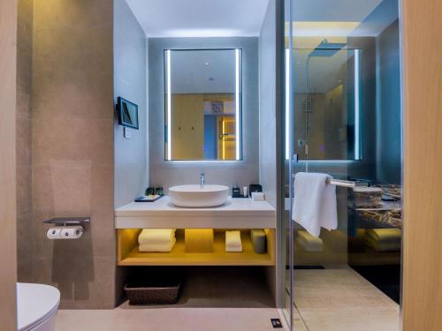 Imagen general del Hotel Park Inn by Radisson Zhuhai Gaolan Port. Foto 3