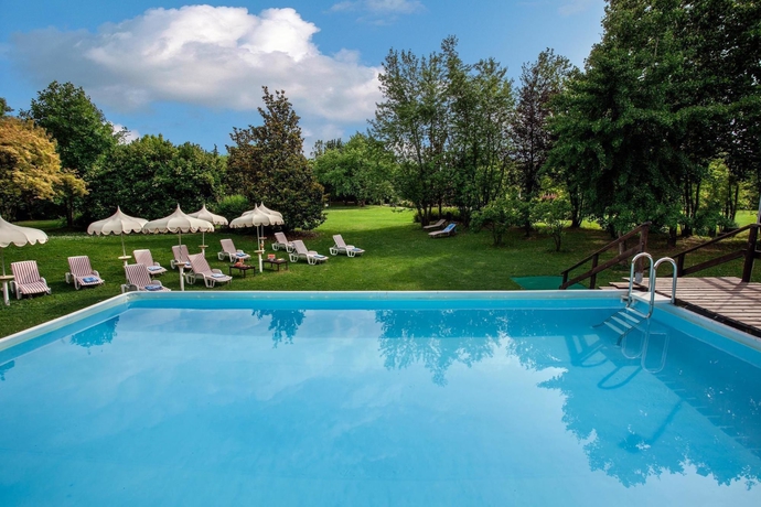 Imagen de la piscina del Hotel Park Junior. Foto 14