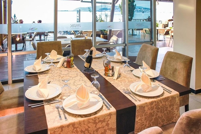 Imagen del bar/restaurante del Hotel Park Lakeside. Foto 4