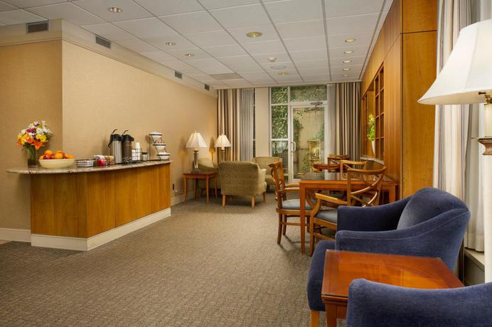 Imagen de los interiores del Hotel Park Lane Suites and Inn. Foto 7