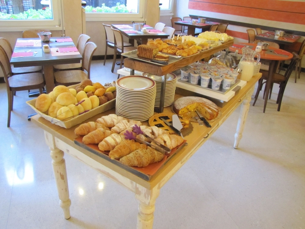 Imagen del bar/restaurante del Hotel Park Meublé. Foto 3