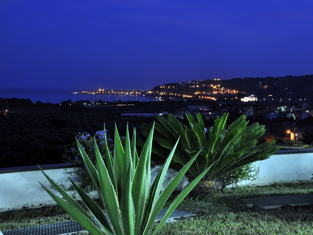 Imagen de los exteriores del Hotel Park Mirabeau. Foto 14