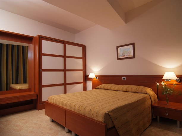 Imagen de la habitación del Hotel Park Mirabeau. Foto 11