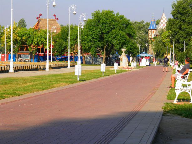 Imagen de los exteriores del Hotel Park, Palić. Foto 11