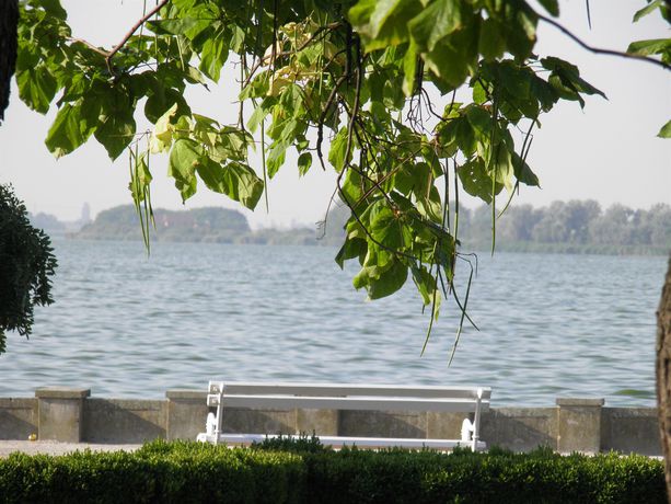 Imagen de los exteriores del Hotel Park, Palić. Foto 13