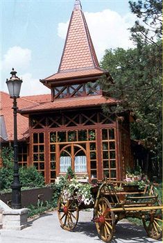 Imagen de los exteriores del Hotel Park, Palić. Foto 14
