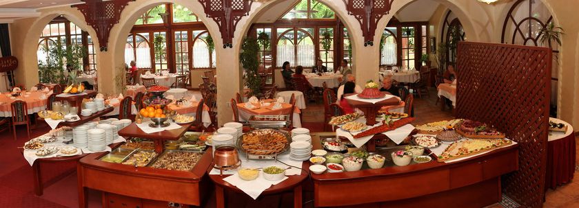 Imagen del bar/restaurante del Hotel Park, Palić. Foto 6