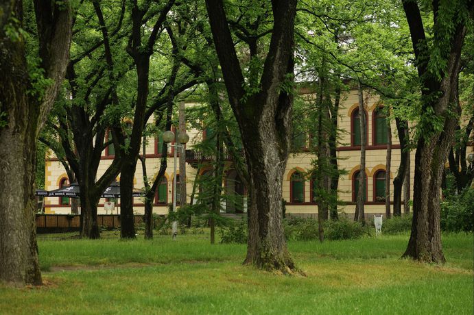 Imagen de los exteriores del Hotel Park, Palić. Foto 15