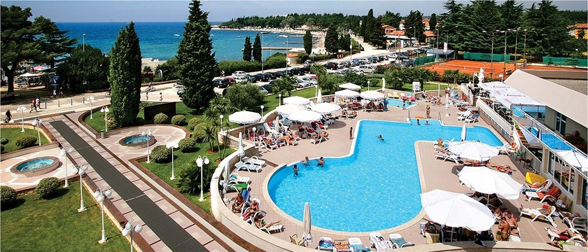 Imagen de la piscina del Hotel Park Plava Laguna. Foto 12